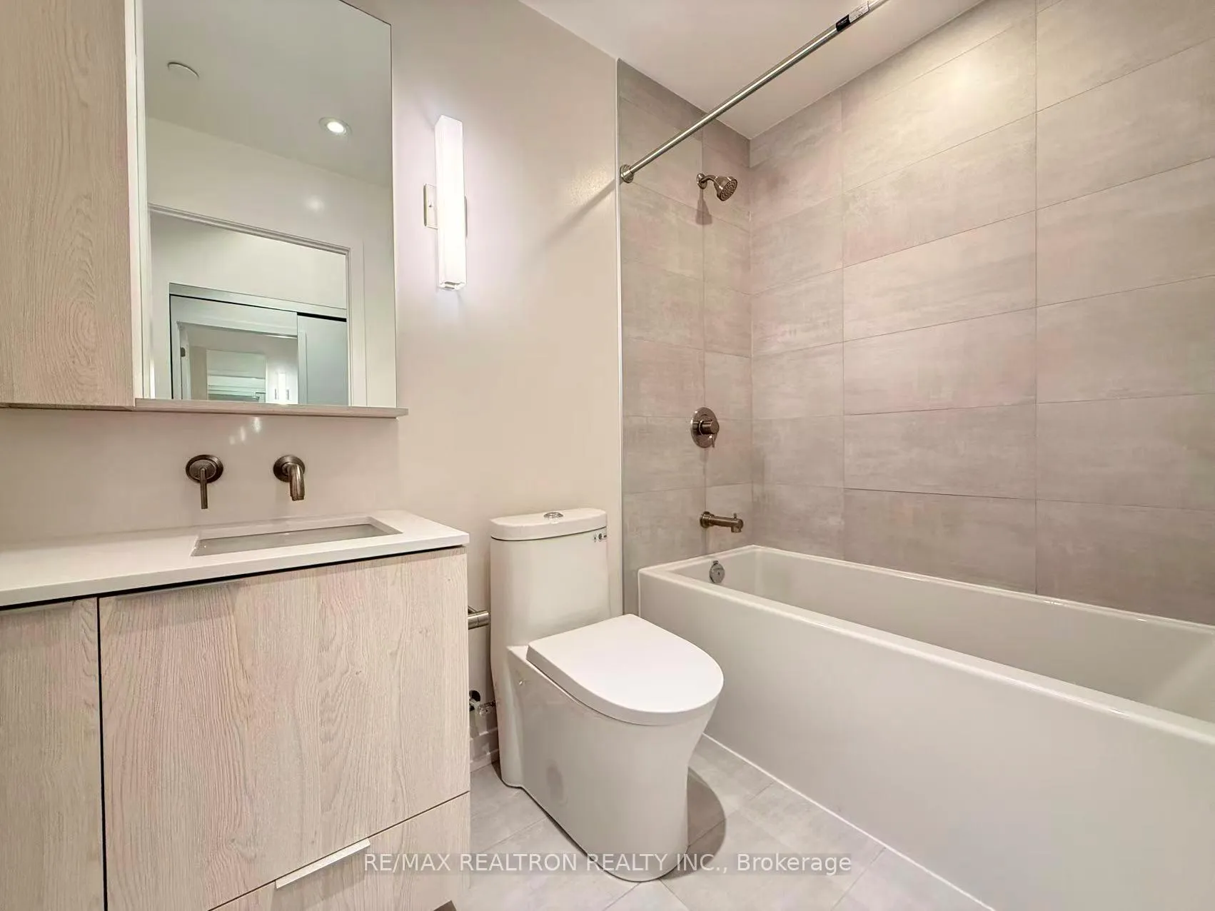 Photo 17 of Unit 706, 110 Broadway Avenue, Toronto, Mount Pleasant West — HOMEH