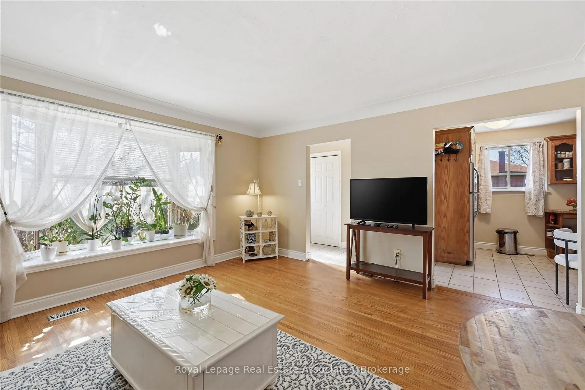 Photo 4 of 1131 Stanley Drive, Burlington, Mountainside — HOMEH