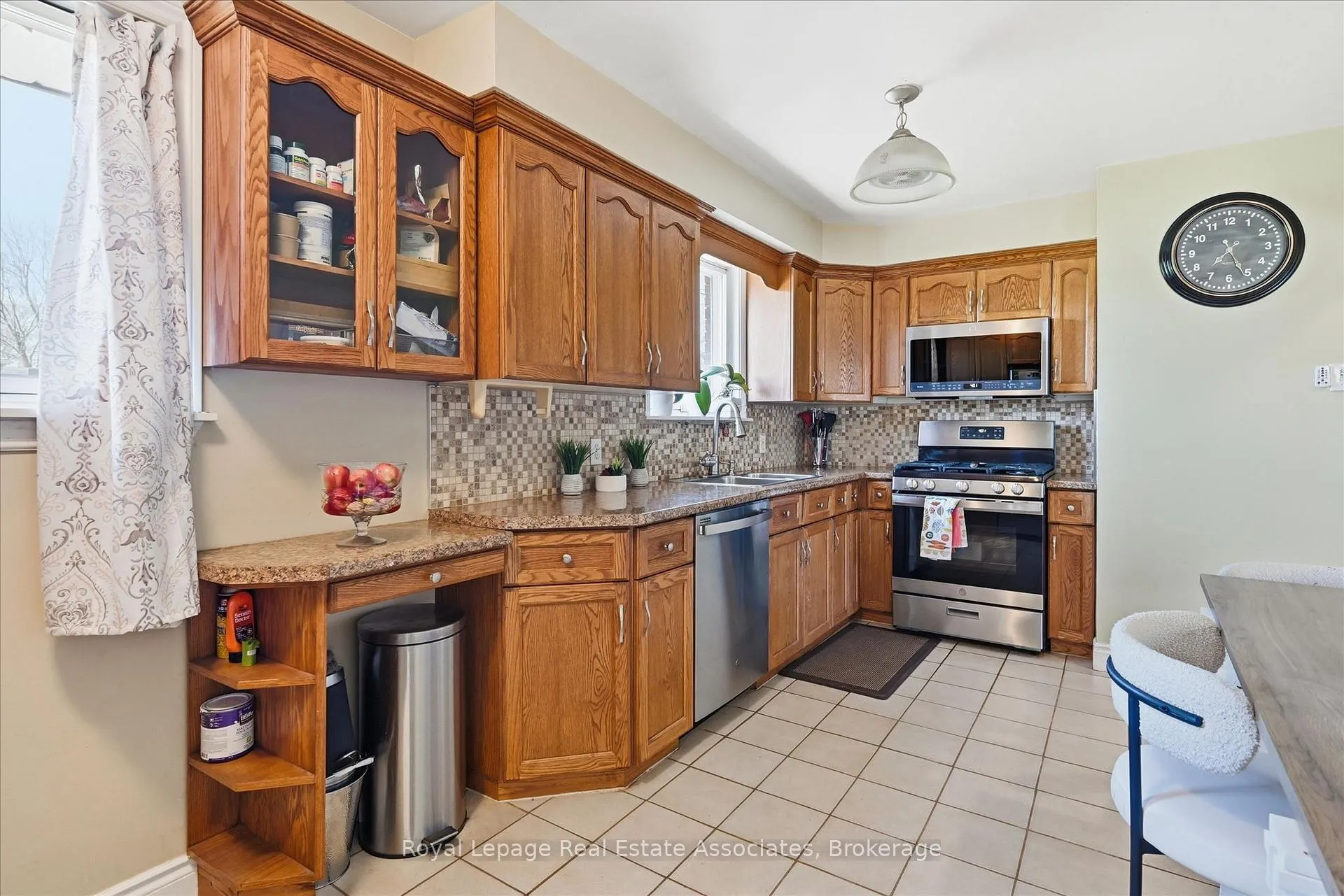 Photo 5 of 1131 Stanley Drive, Burlington, Mountainside — HOMEH