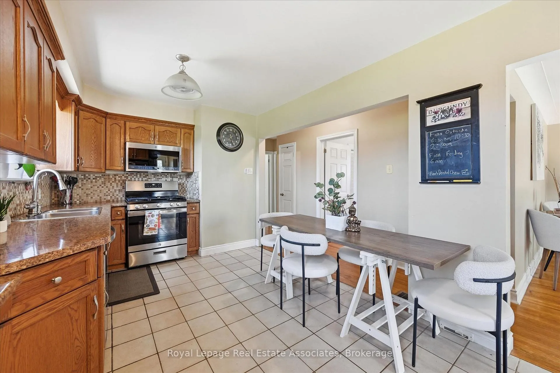 Photo 6 of 1131 Stanley Drive, Burlington, Mountainside — HOMEH