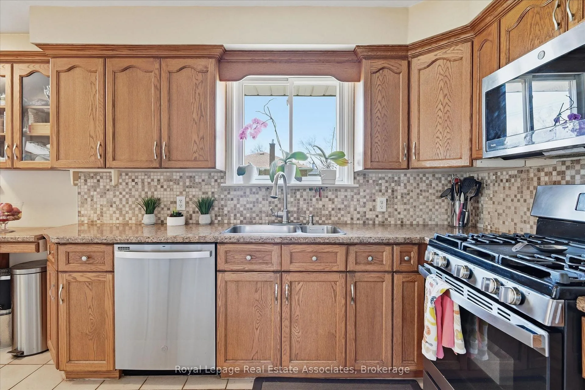 Photo 7 of 1131 Stanley Drive, Burlington, Mountainside — HOMEH