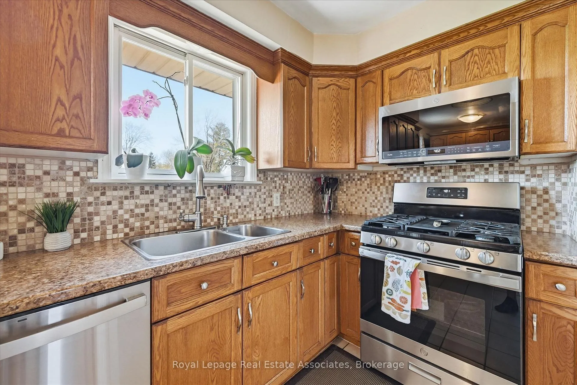 Photo 8 of 1131 Stanley Drive, Burlington, Mountainside — HOMEH