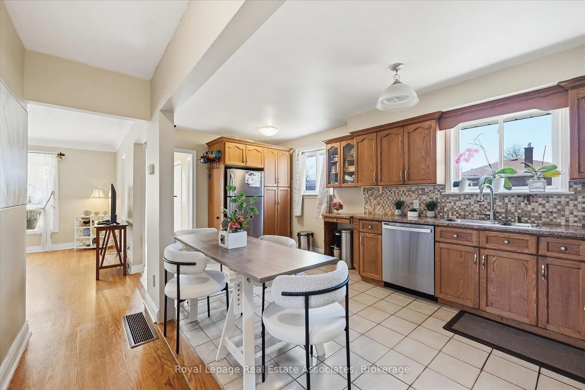 Photo 10 of 1131 Stanley Drive, Burlington, Mountainside — HOMEH