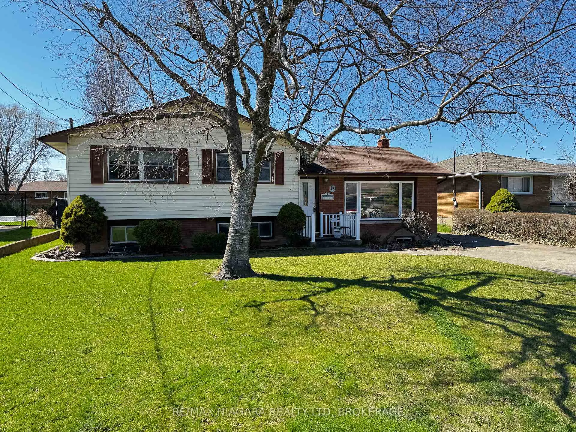 Photo 1 of 15 Collier Road N, Thorold, Confederation Heights — HOMEH