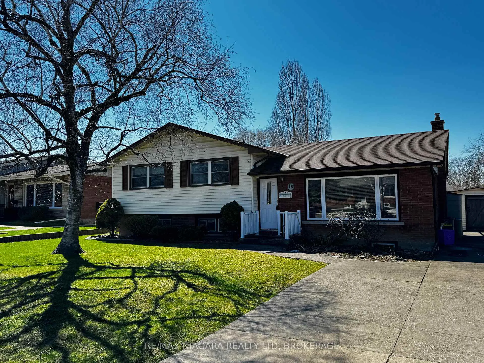 Photo 2 of 15 Collier Road N, Thorold, Confederation Heights — HOMEH