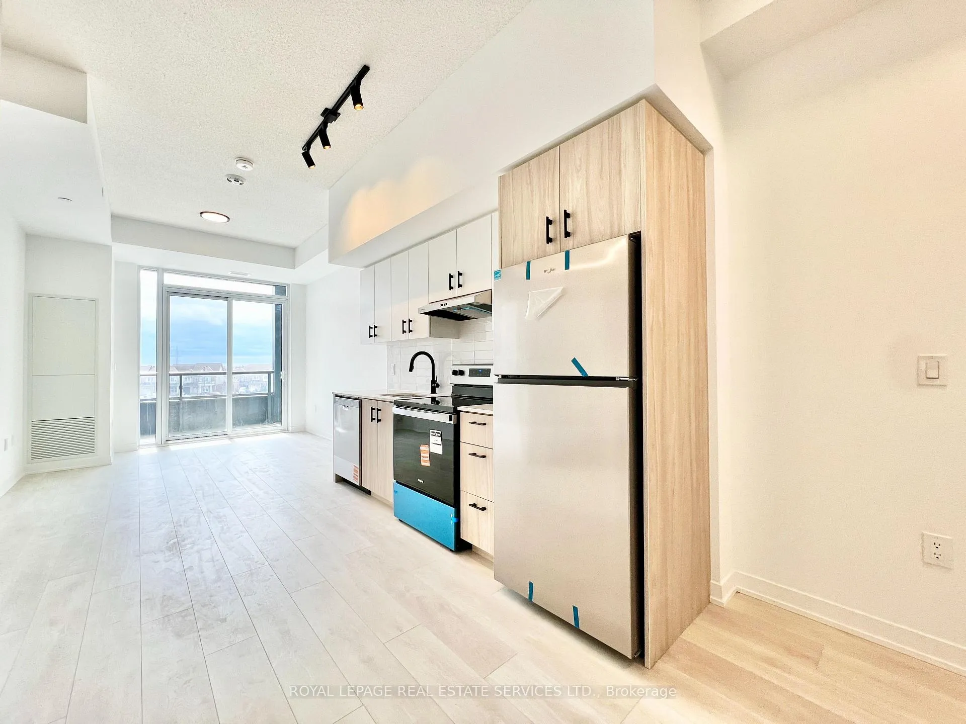 Photo 3 of Unit 309, 4878 Powers Common, Burlington, Alton — HOMEH
