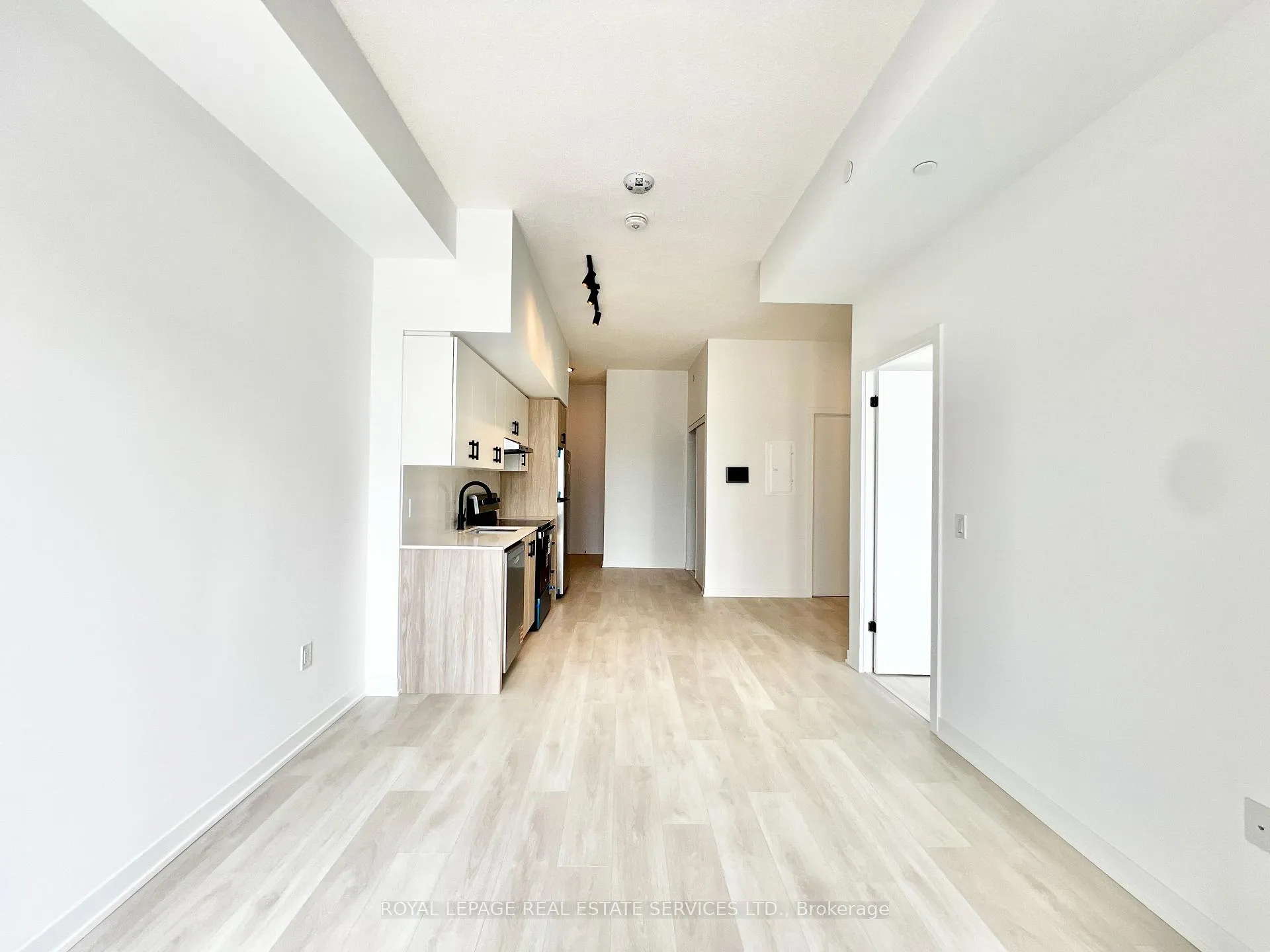 Photo 7 of Unit 309, 4878 Powers Common, Burlington, Alton — HOMEH