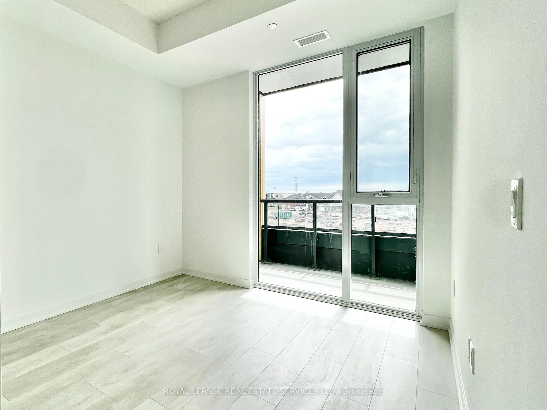 Photo 9 of Unit 309, 4878 Powers Common, Burlington, Alton — HOMEH