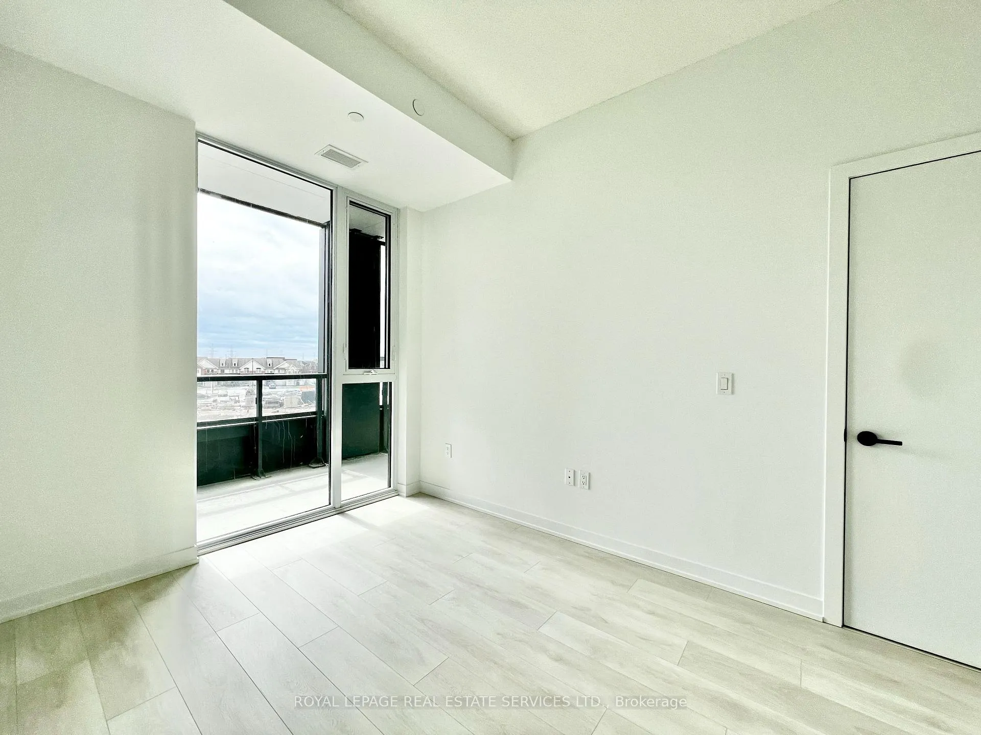 Photo 10 of Unit 309, 4878 Powers Common, Burlington, Alton — HOMEH