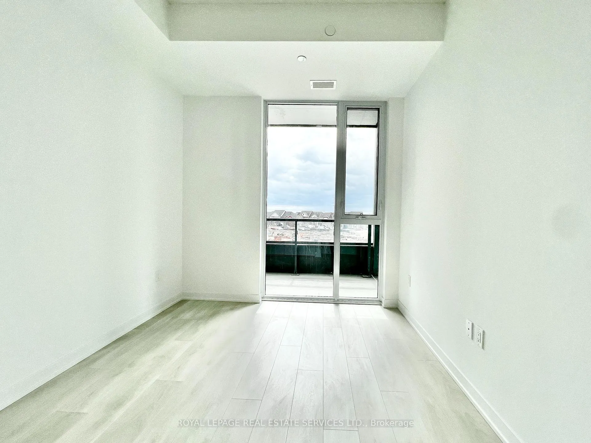 Photo 11 of Unit 309, 4878 Powers Common, Burlington, Alton — HOMEH