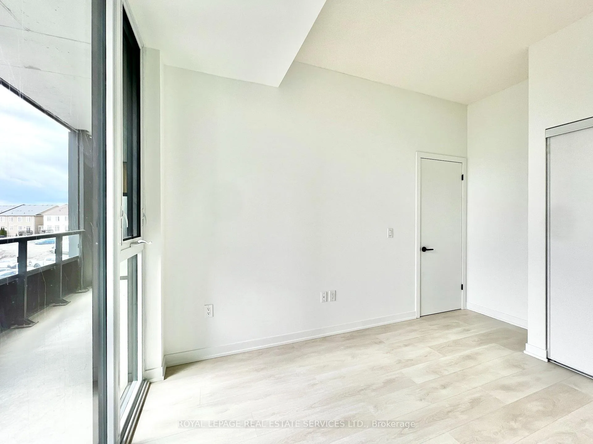 Photo 12 of Unit 309, 4878 Powers Common, Burlington, Alton — HOMEH