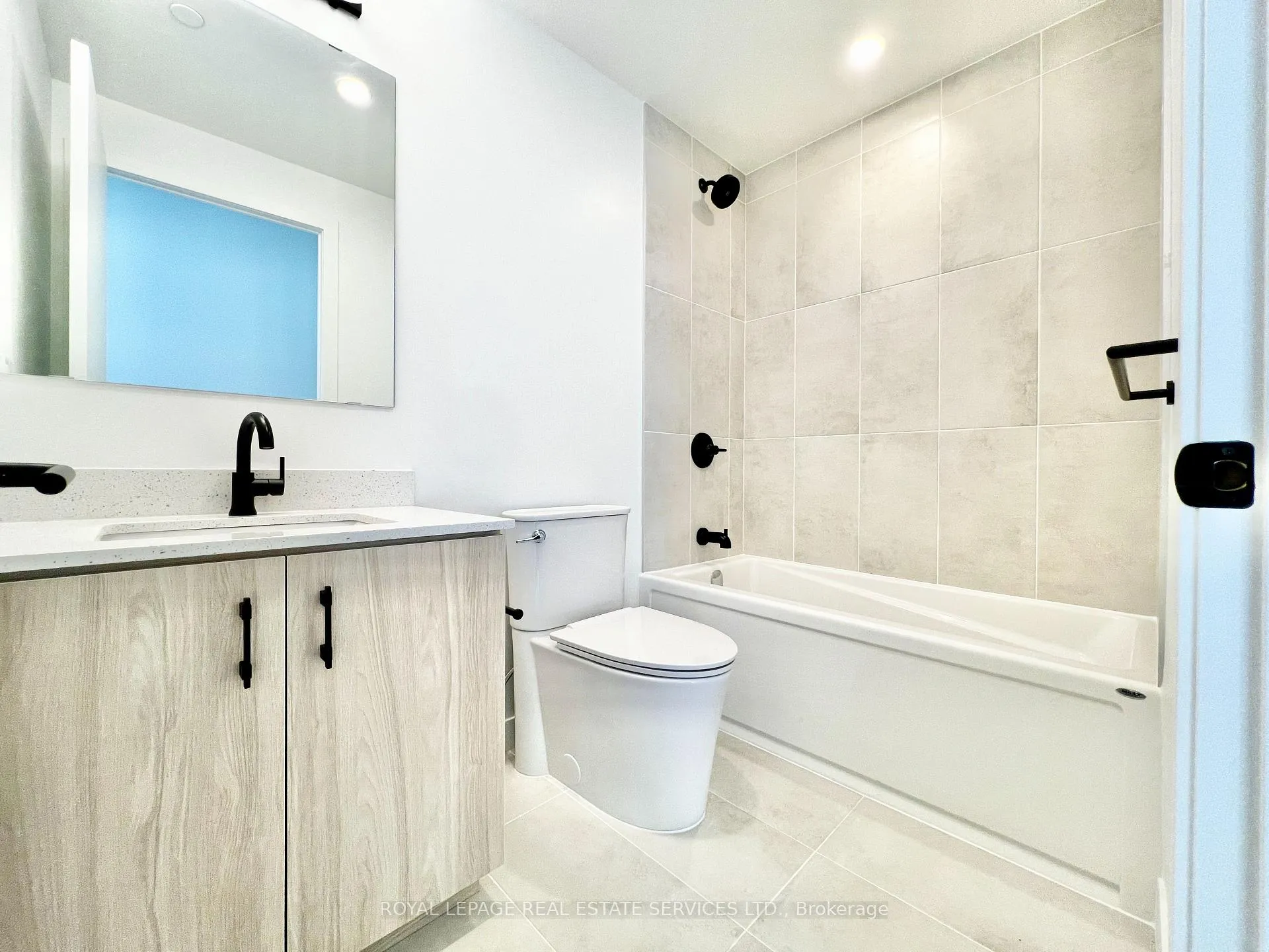 Photo 15 of Unit 309, 4878 Powers Common, Burlington, Alton — HOMEH