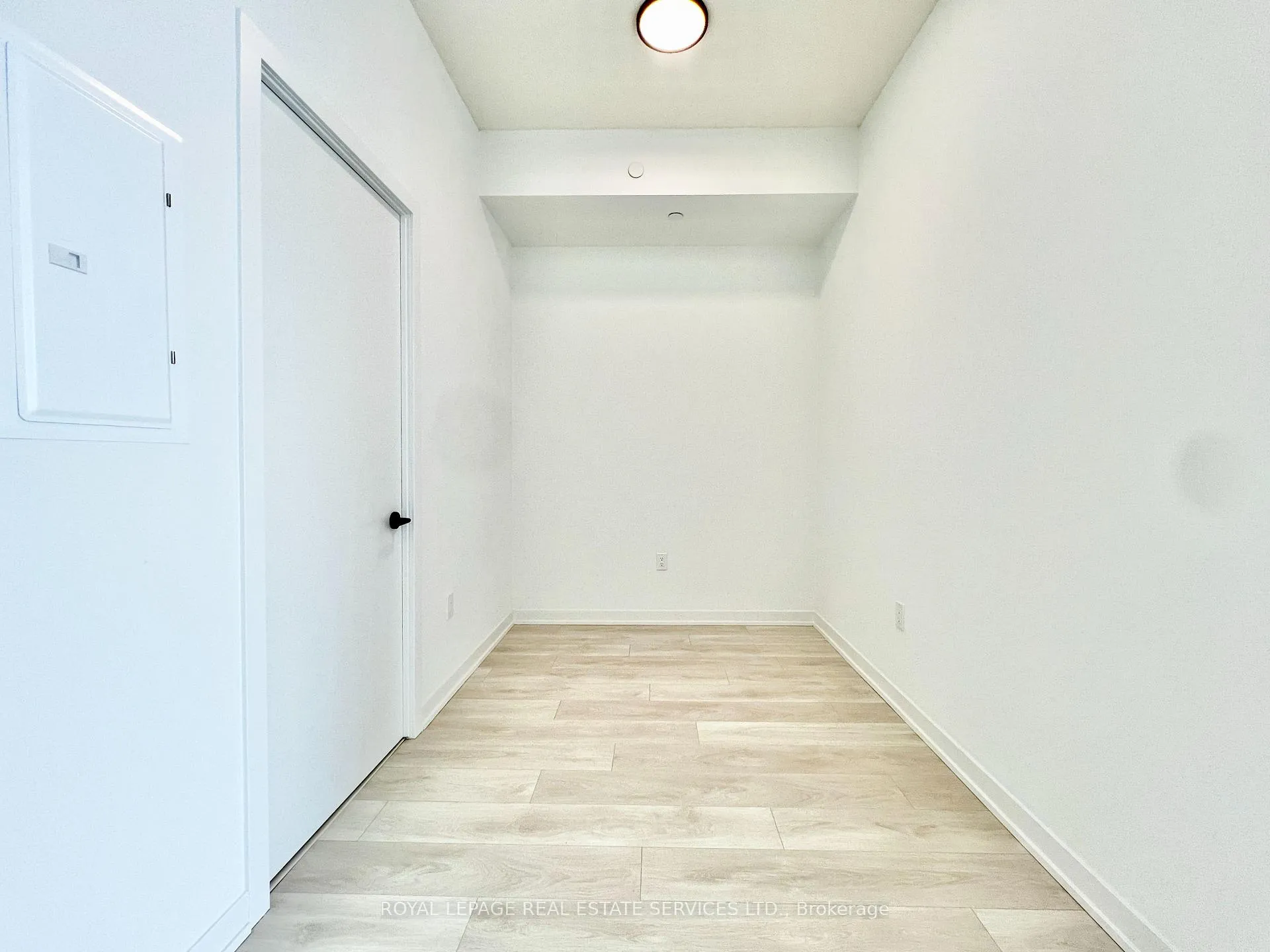 Photo 16 of Unit 309, 4878 Powers Common, Burlington, Alton — HOMEH