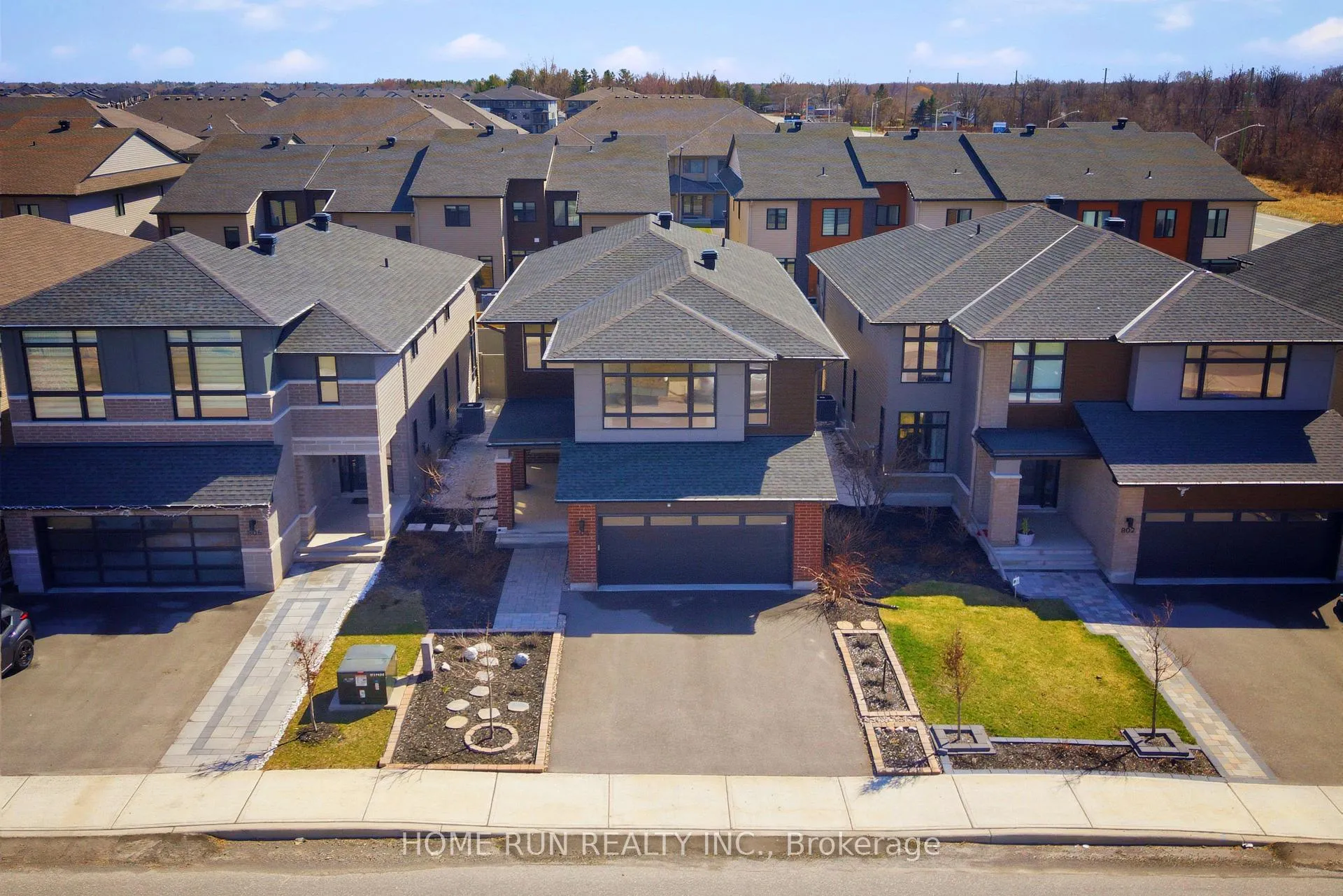 Photo 3 of 804 Atrium Ridge, Ottawa, Riverside South/Gloucester Glen — HOMEH