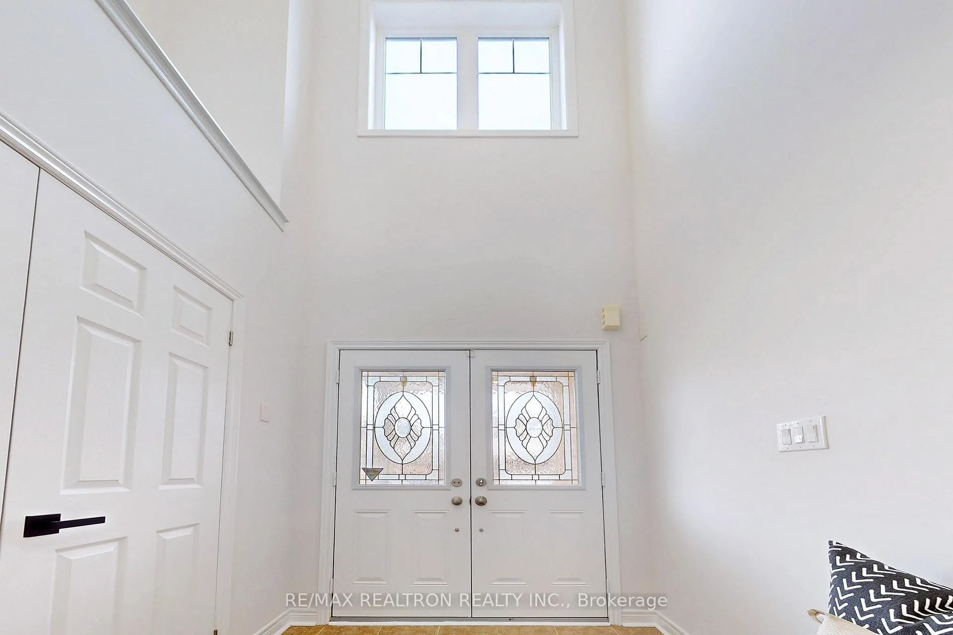 Photo 3 of 63 Pieter Vos Drive, Kitchener — HOMEH