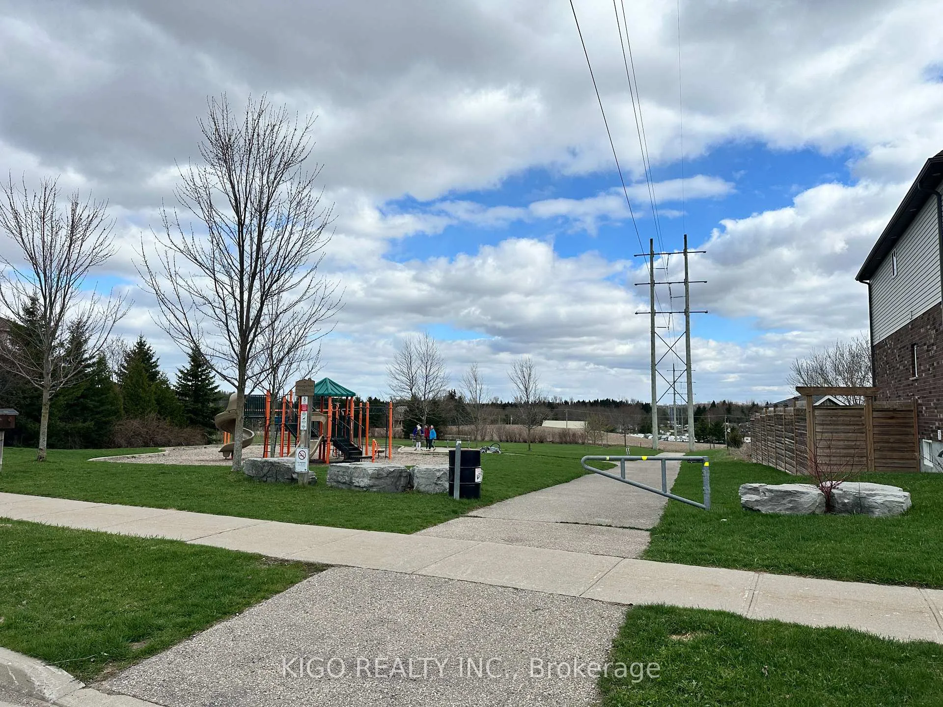 Photo 48 of 548 Wasaga Crescent, Waterloo, Conservation Meadows — HOMEH