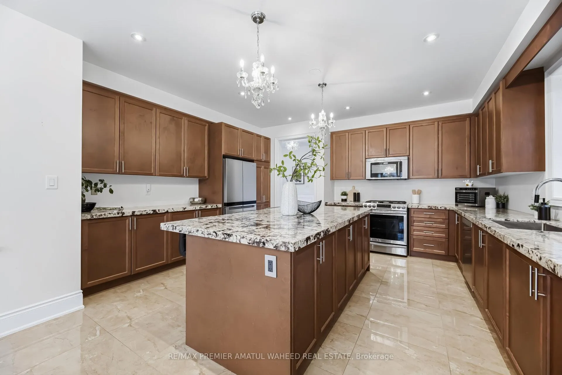 Photo 13 of 1 Ostrovsky Road, Vaughan, Vellore Village — HOMEH