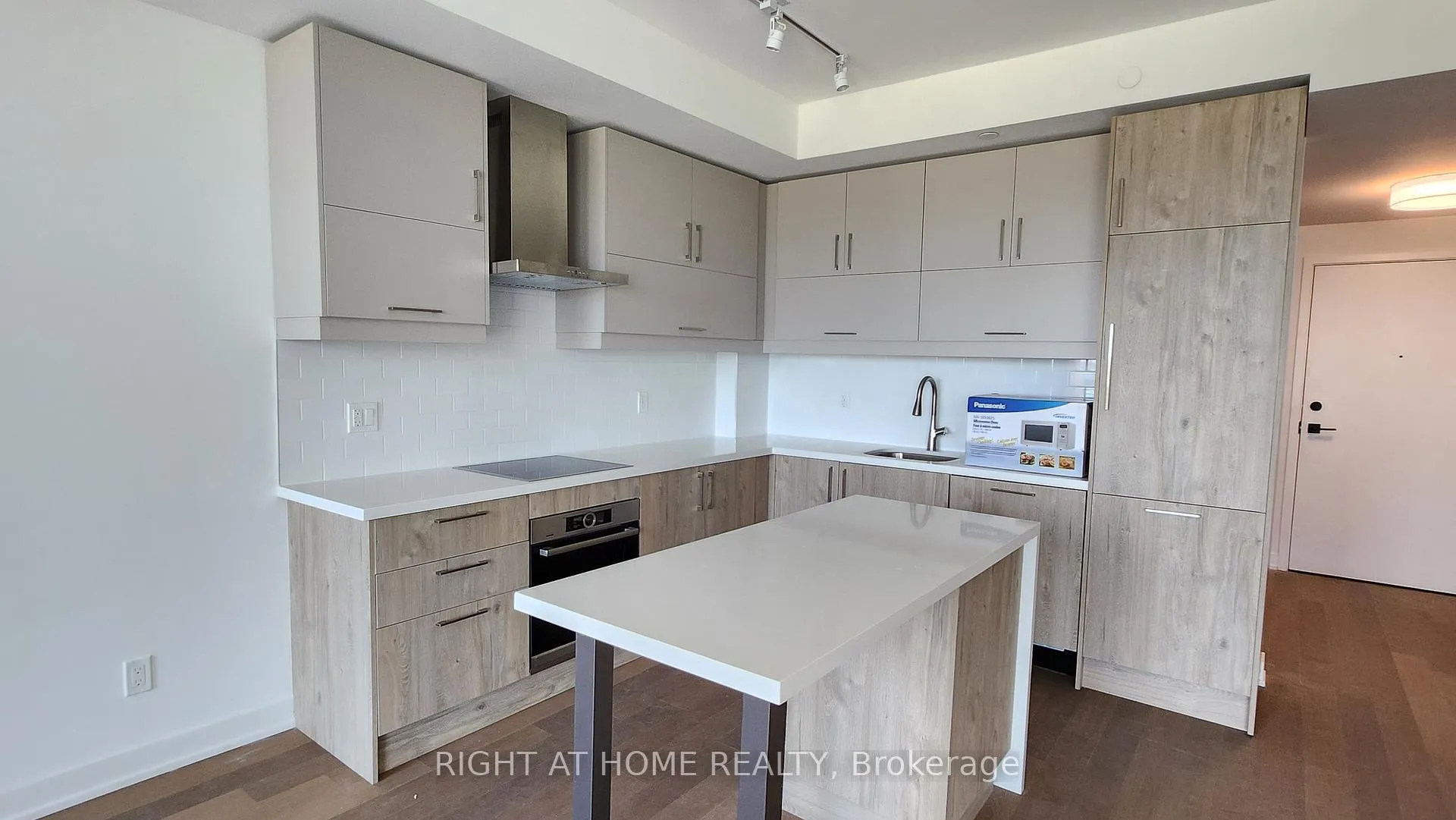 Photo 2 of Unit 913, 38 Simcoe Promenade, Markham, Unionville — HOMEH