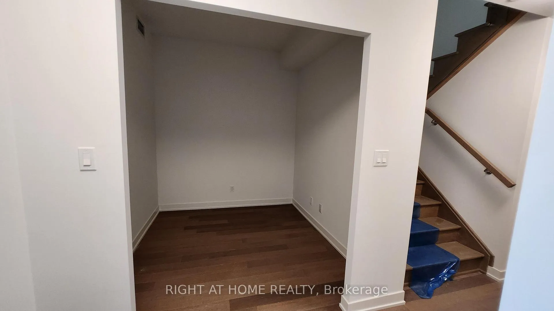 Photo 4 of Unit 913, 38 Simcoe Promenade, Markham, Unionville — HOMEH