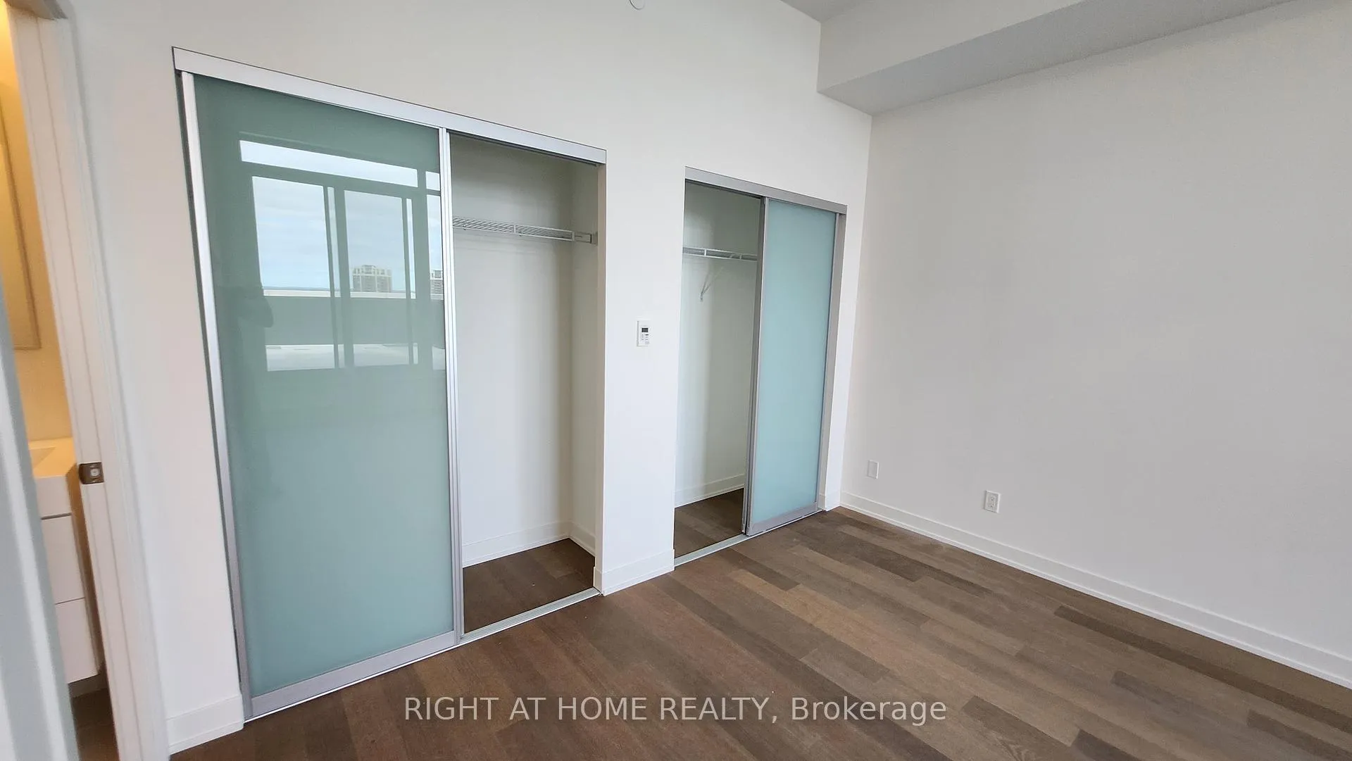 Photo 5 of Unit 913, 38 Simcoe Promenade, Markham, Unionville — HOMEH