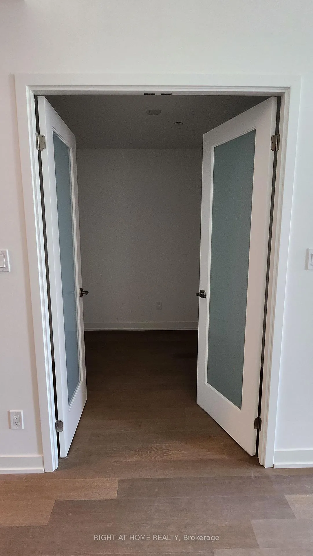 Photo 6 of Unit 913, 38 Simcoe Promenade, Markham, Unionville — HOMEH