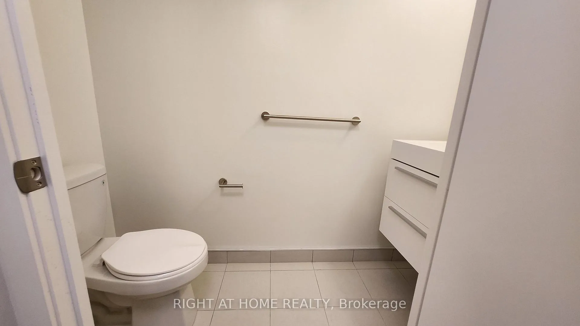 Photo 7 of Unit 913, 38 Simcoe Promenade, Markham, Unionville — HOMEH