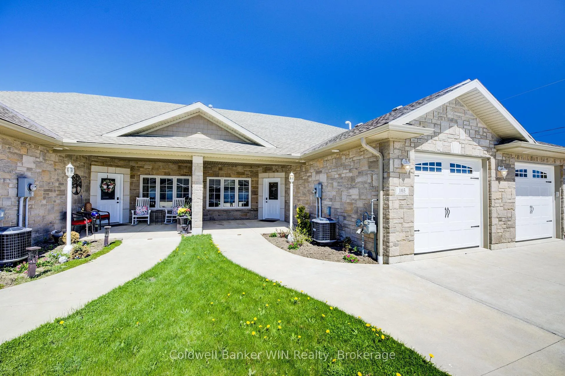 Photo 3 of 103 Broomers Crescent, Wellington North, Mount Forest — HOMEH