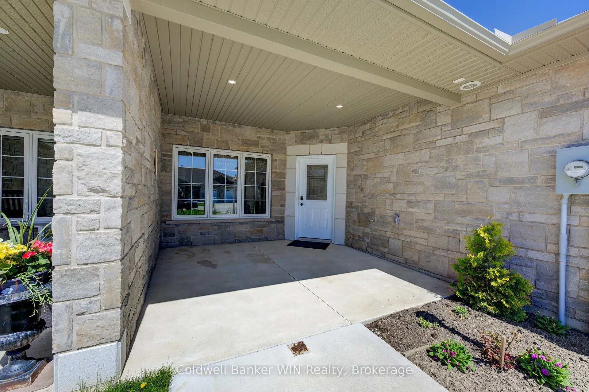 Photo 4 of 103 Broomers Crescent, Wellington North, Mount Forest — HOMEH