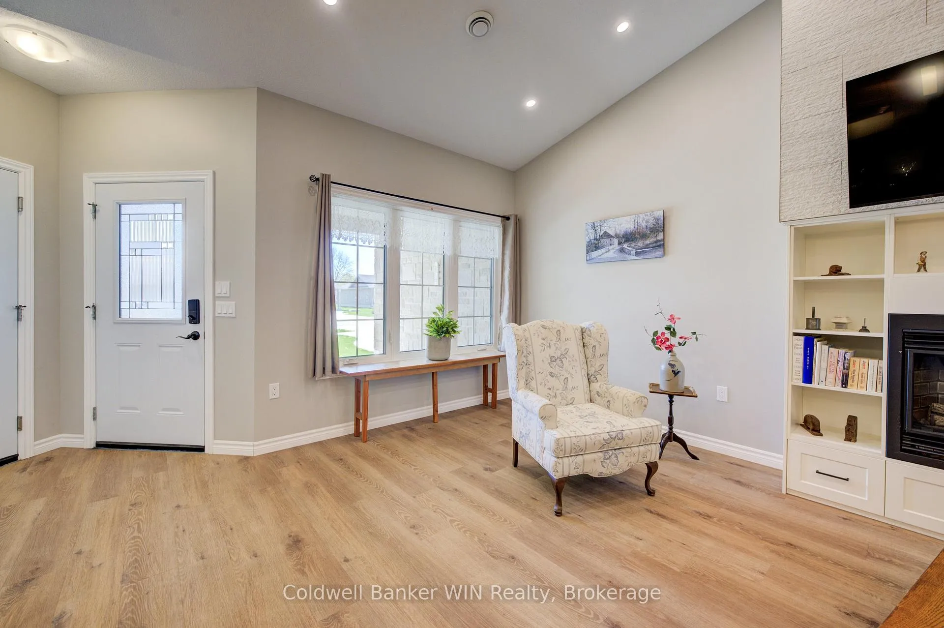Photo 7 of 103 Broomers Crescent, Wellington North, Mount Forest — HOMEH