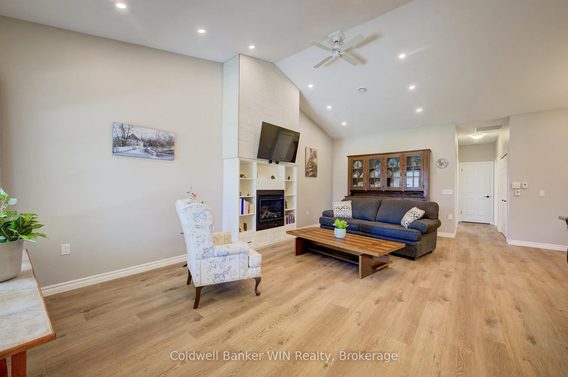Photo 8 of 103 Broomers Crescent, Wellington North, Mount Forest — HOMEH
