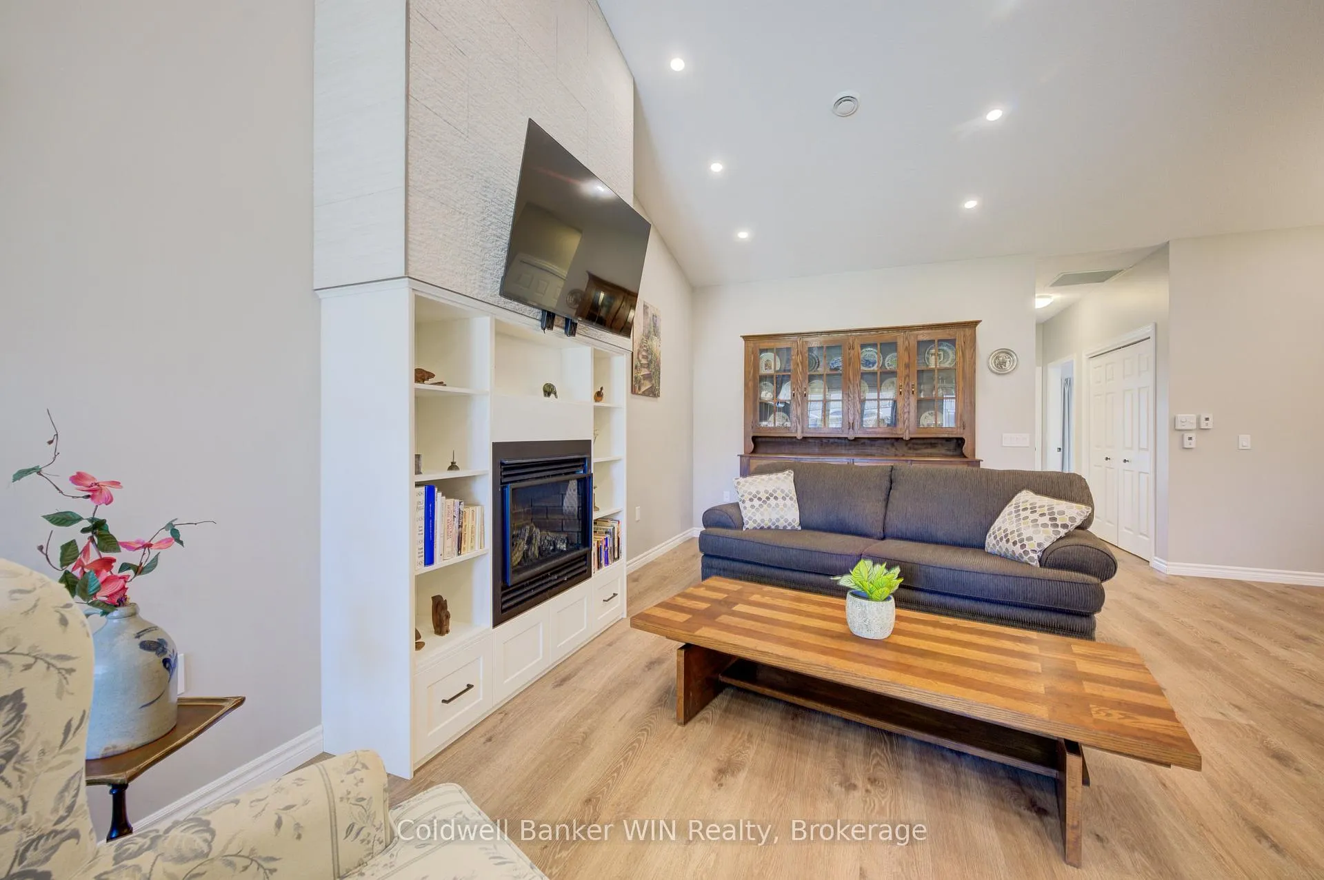 Photo 9 of 103 Broomers Crescent, Wellington North, Mount Forest — HOMEH