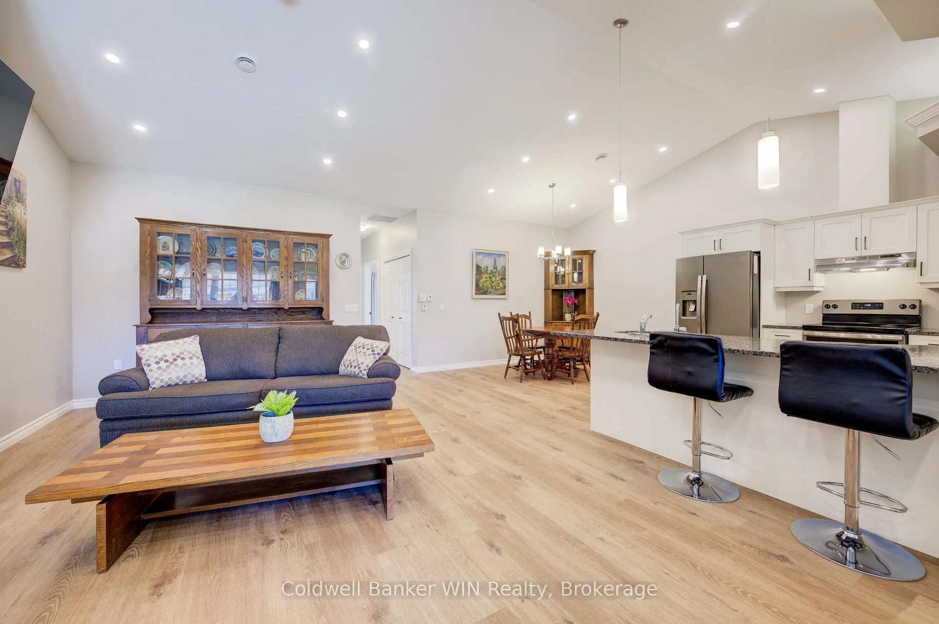 Photo 10 of 103 Broomers Crescent, Wellington North, Mount Forest — HOMEH