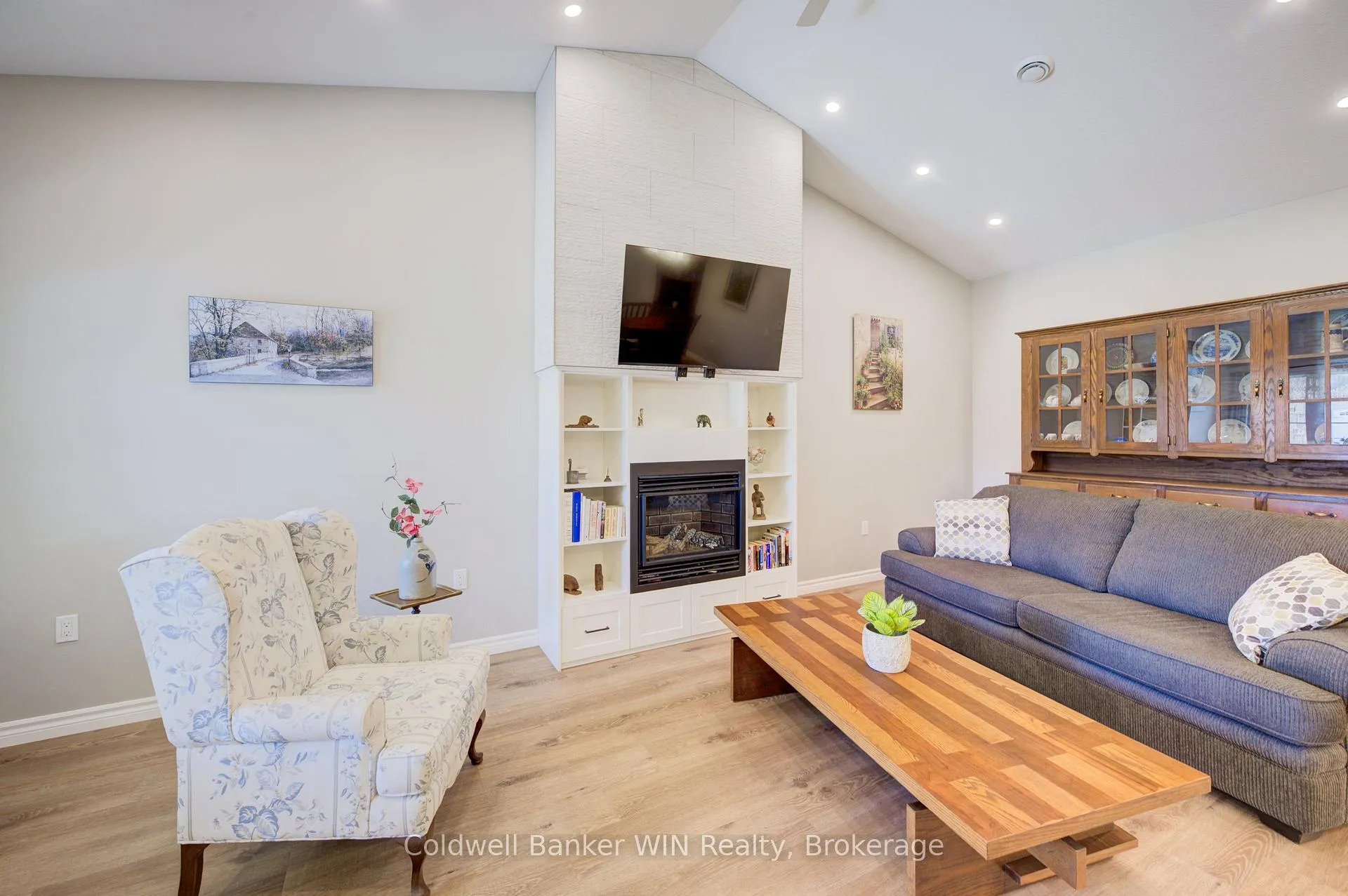 Photo 14 of 103 Broomers Crescent, Wellington North, Mount Forest — HOMEH