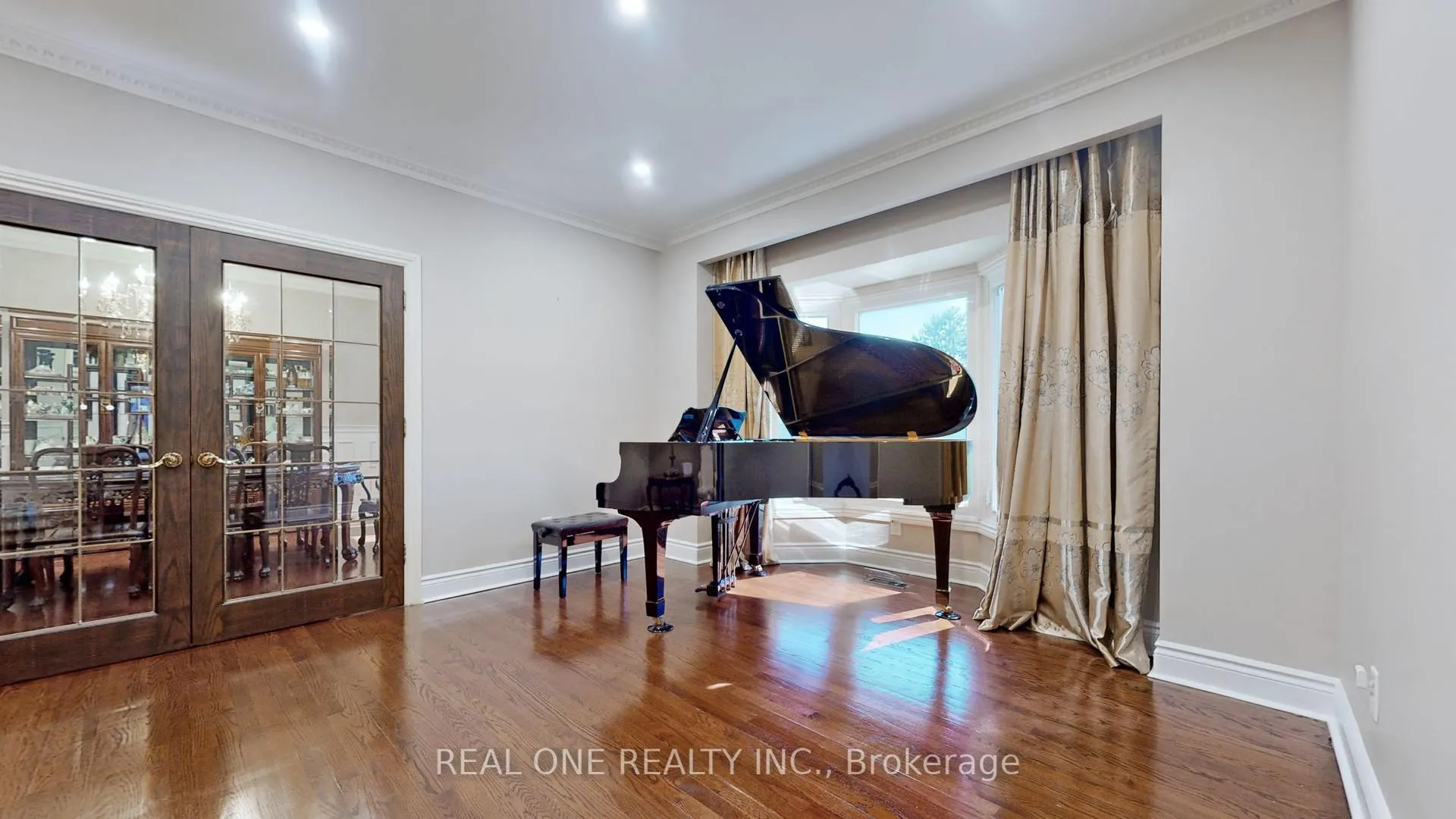 Photo 8 of 12 Jarvis Avenue, Aurora, Aurora Estates — HOMEH