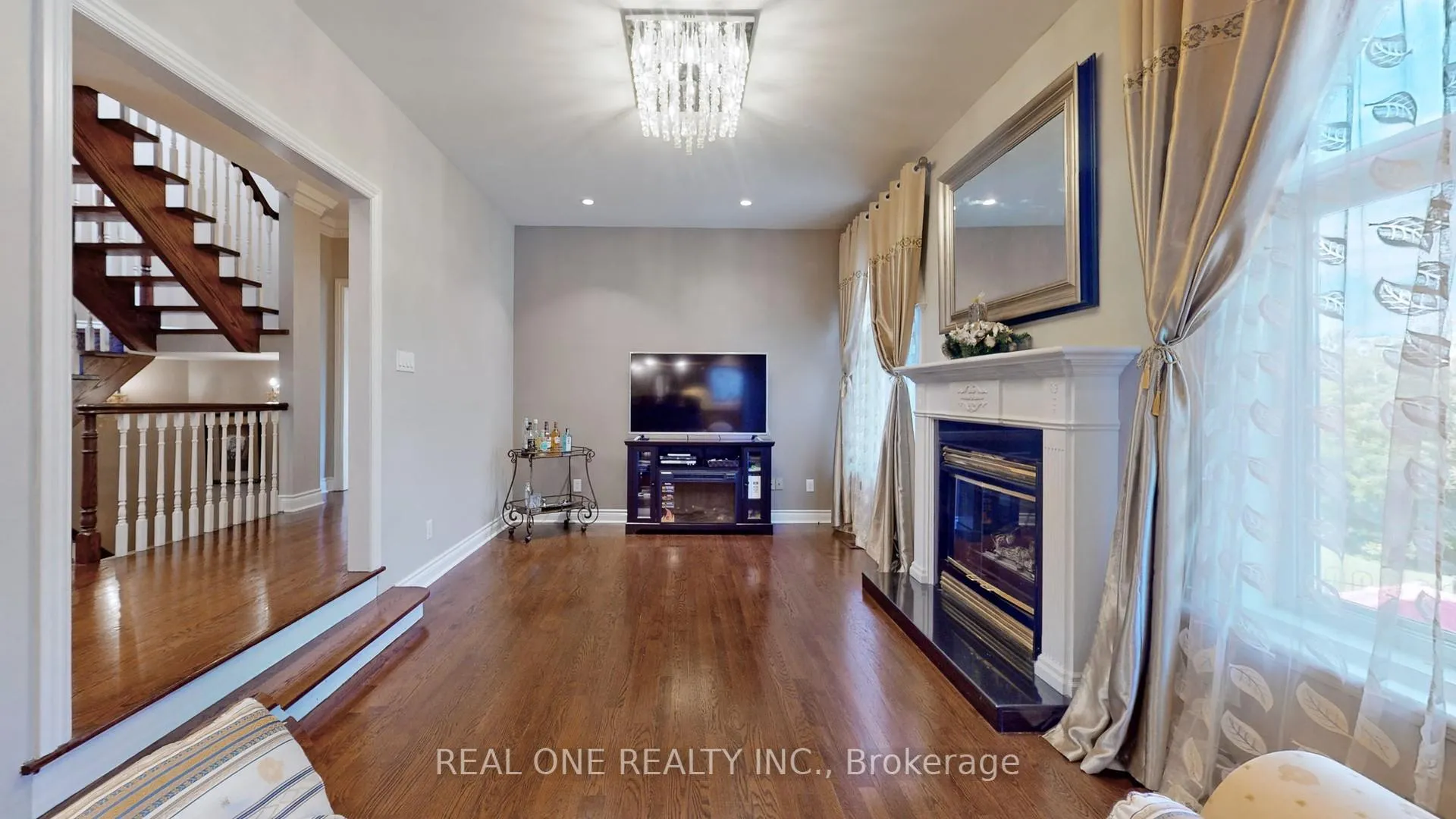 Photo 13 of 12 Jarvis Avenue, Aurora, Aurora Estates — HOMEH