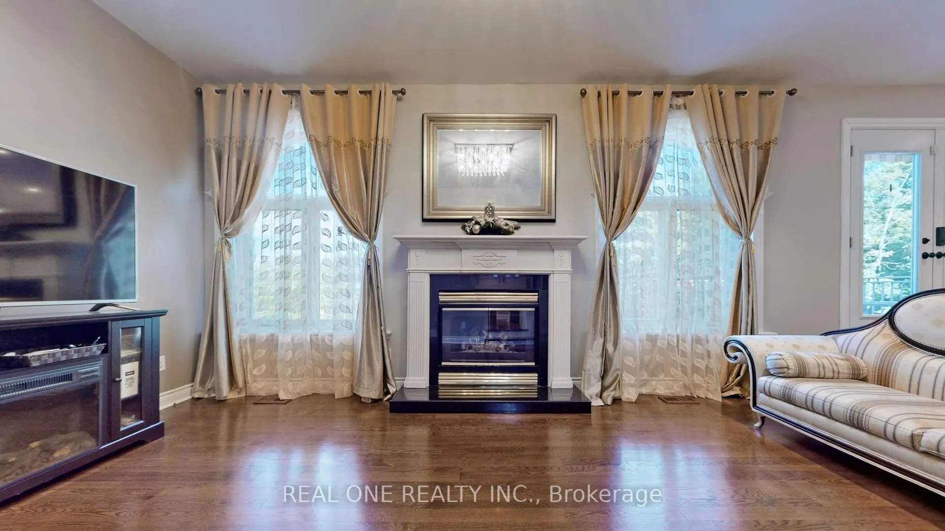 Photo 14 of 12 Jarvis Avenue, Aurora, Aurora Estates — HOMEH