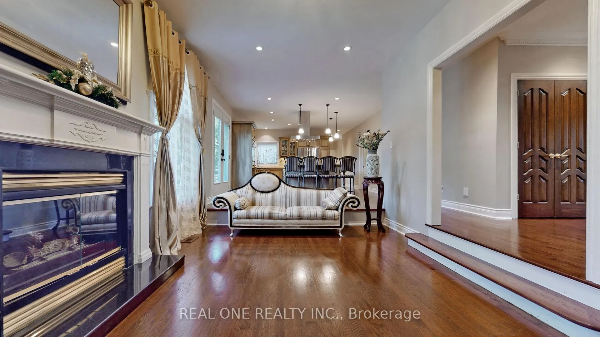 Photo 15 of 12 Jarvis Avenue, Aurora, Aurora Estates — HOMEH
