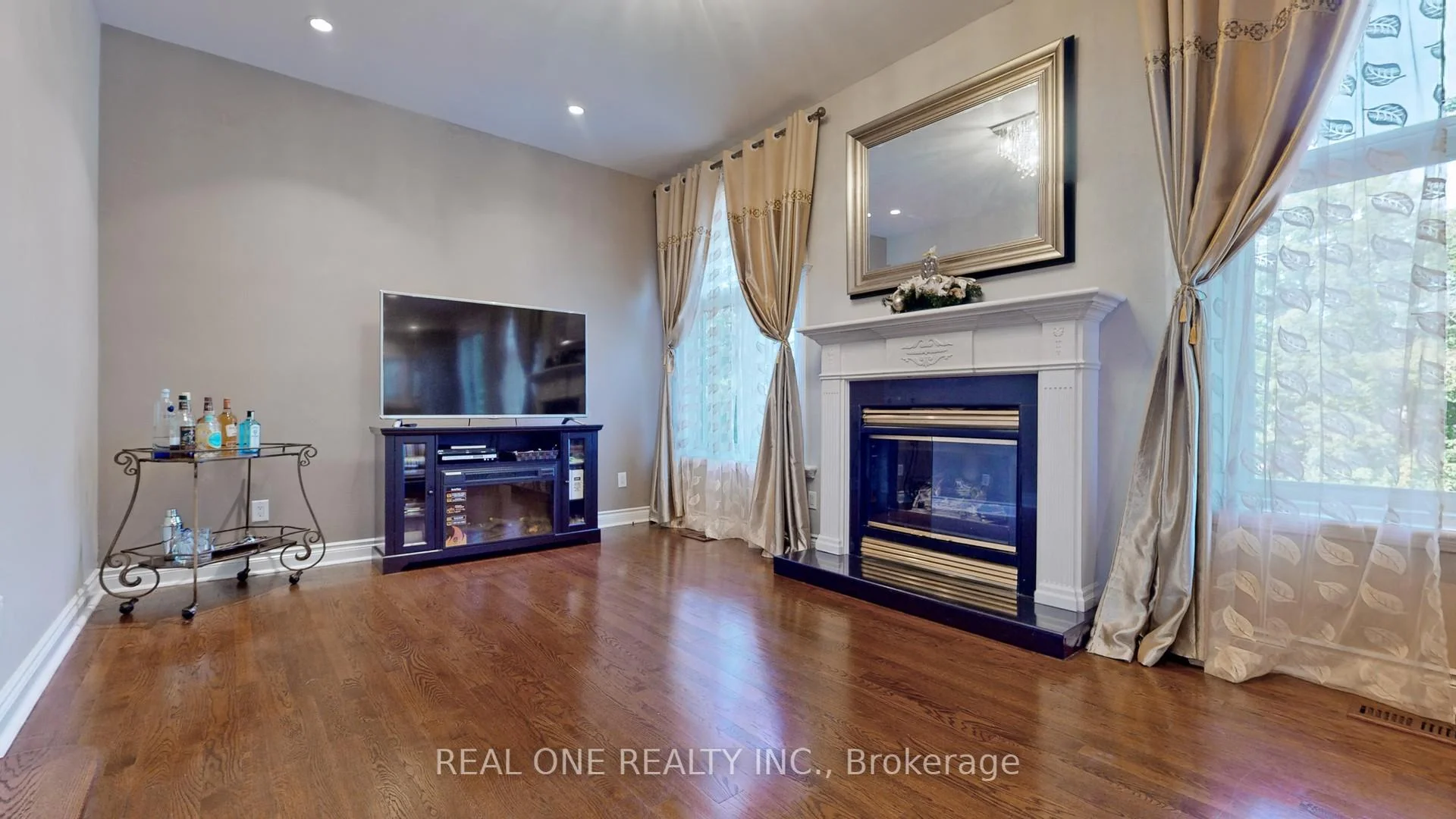 Photo 17 of 12 Jarvis Avenue, Aurora, Aurora Estates — HOMEH