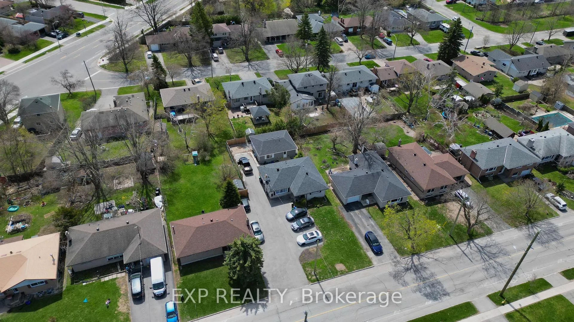 Photo 3 of 277 Grove Street E, Barrie, Wellington — HOMEH