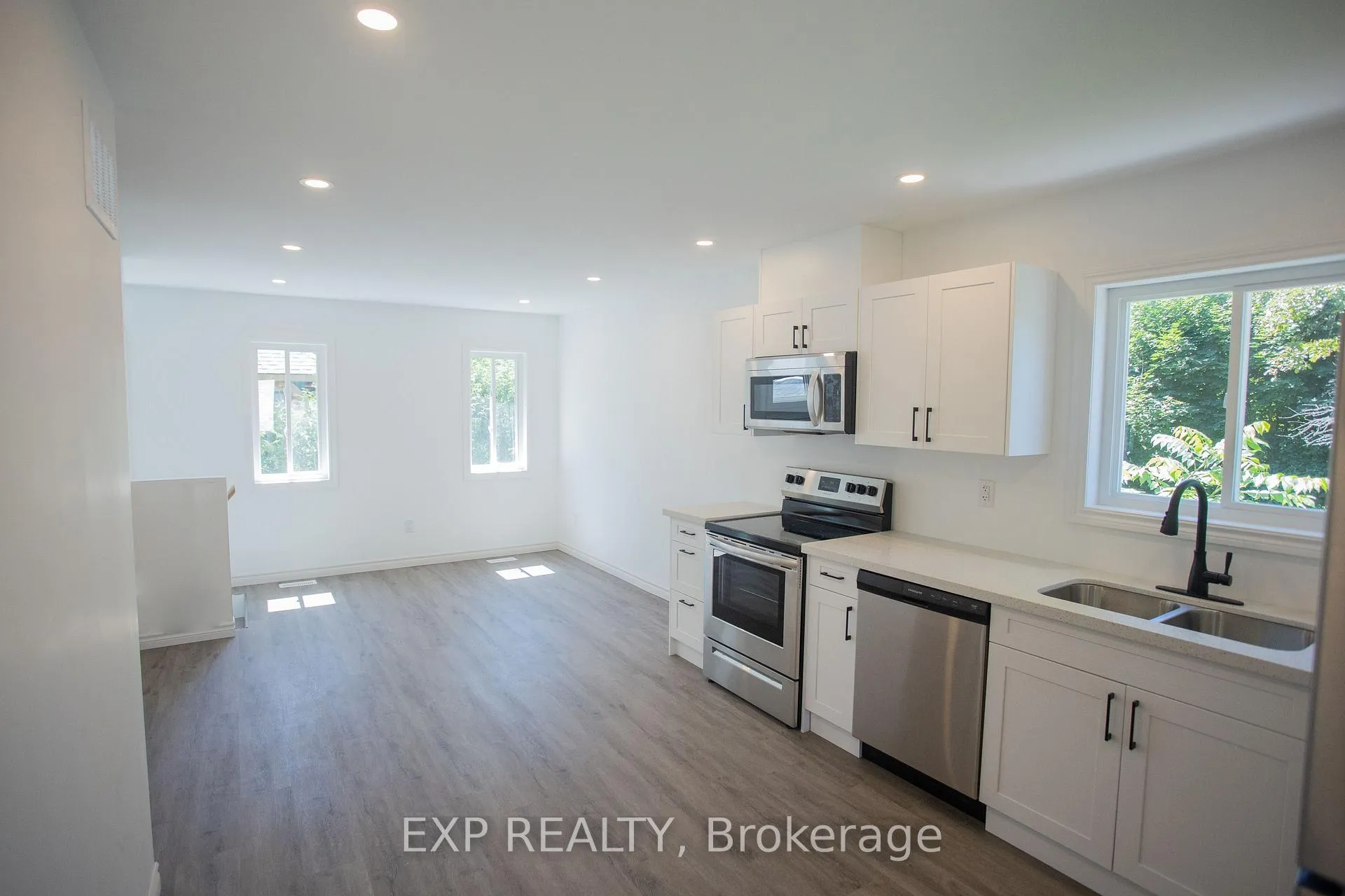 Photo 8 of 277 Grove Street E, Barrie, Wellington — HOMEH