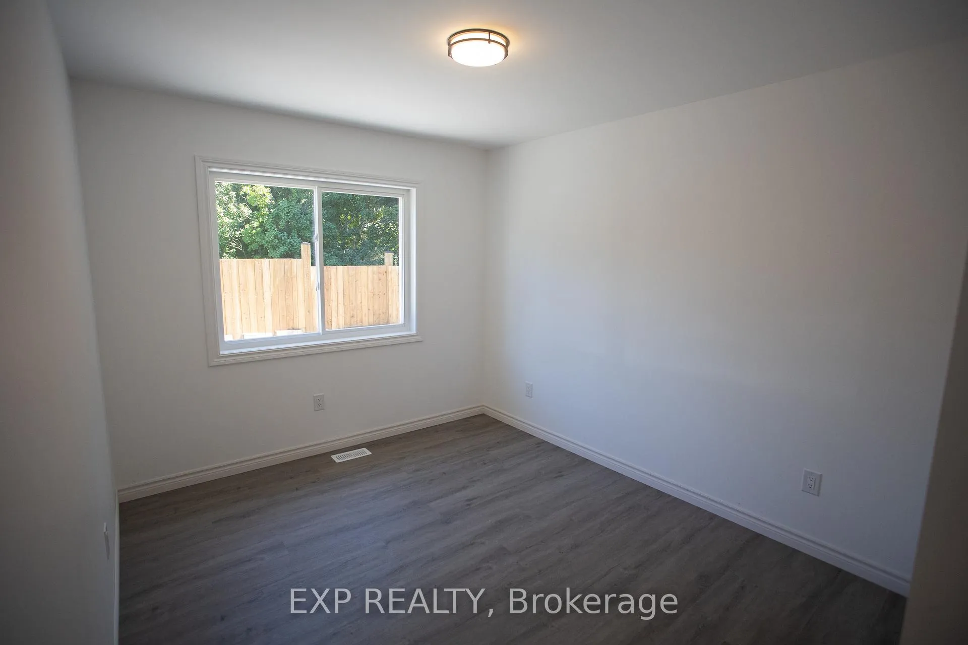 Photo 11 of 277 Grove Street E, Barrie, Wellington — HOMEH