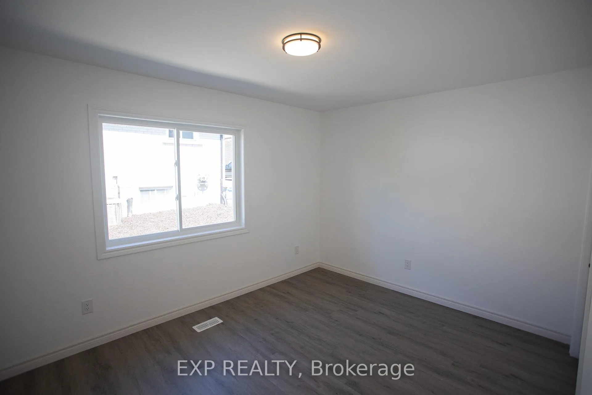 Photo 12 of 277 Grove Street E, Barrie, Wellington — HOMEH