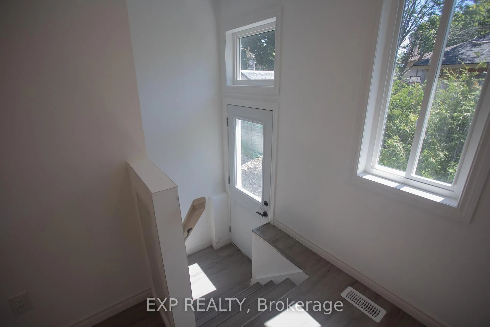Photo 13 of 277 Grove Street E, Barrie, Wellington — HOMEH