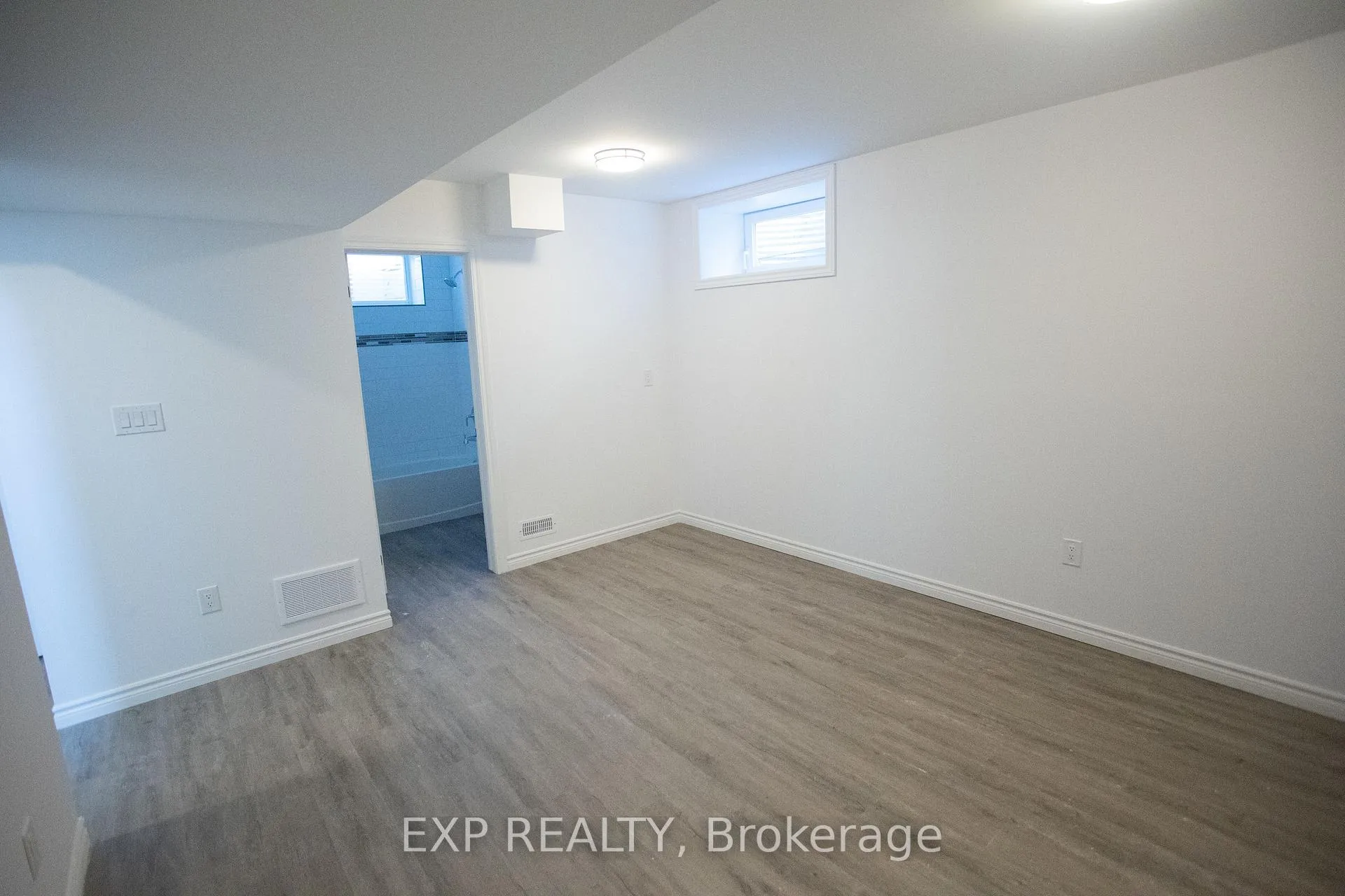 Photo 16 of 277 Grove Street E, Barrie, Wellington — HOMEH