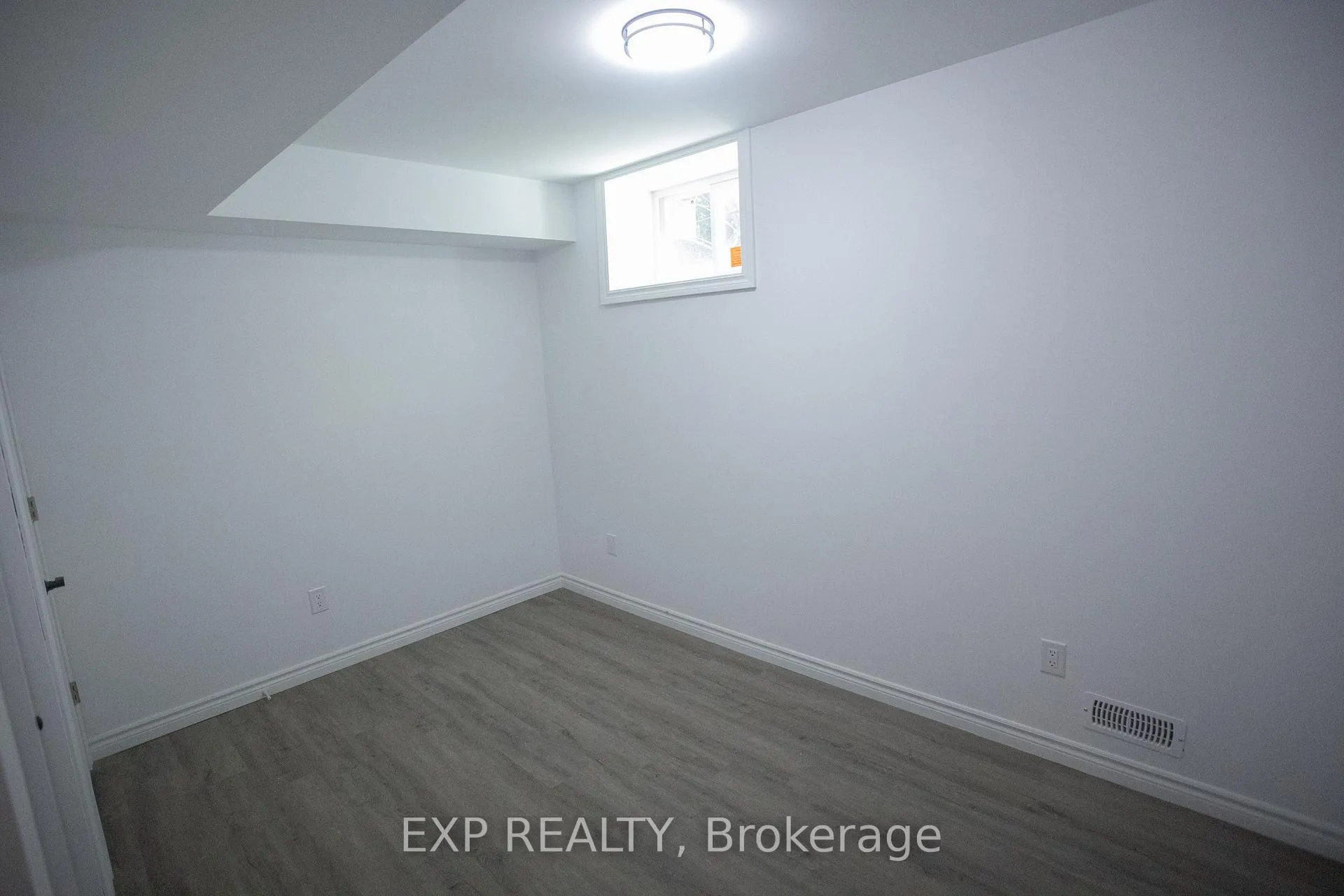 Photo 18 of 277 Grove Street E, Barrie, Wellington — HOMEH