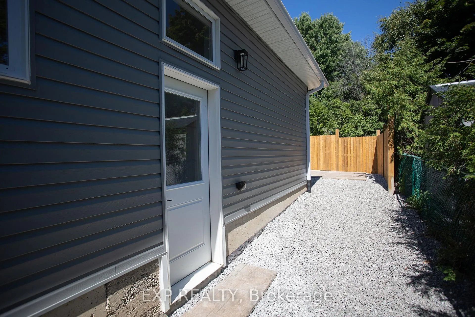 Photo 19 of 277 Grove Street E, Barrie, Wellington — HOMEH