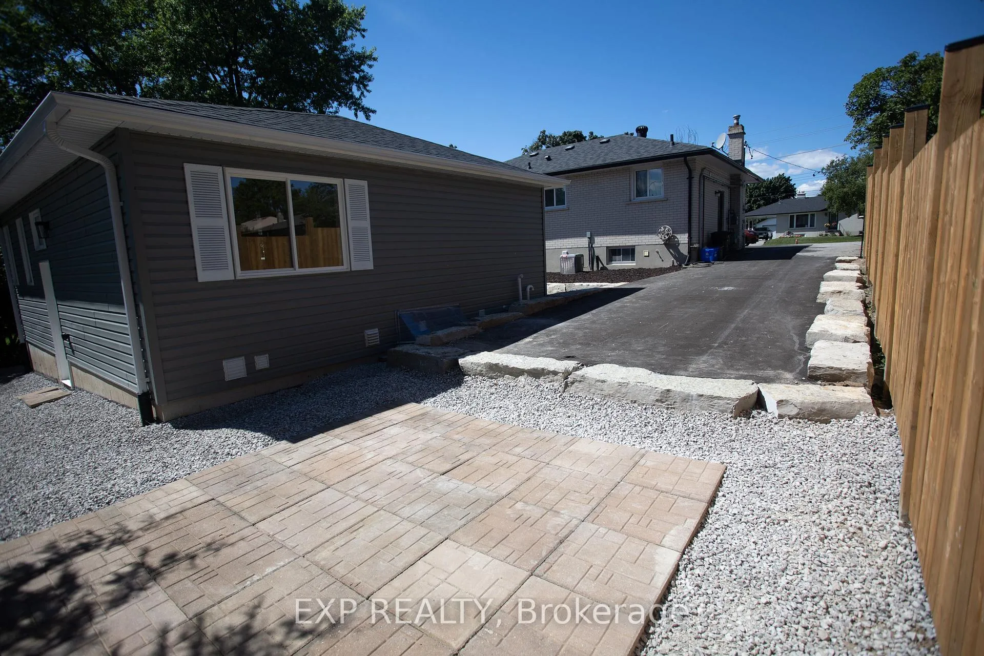 Photo 20 of 277 Grove Street E, Barrie, Wellington — HOMEH