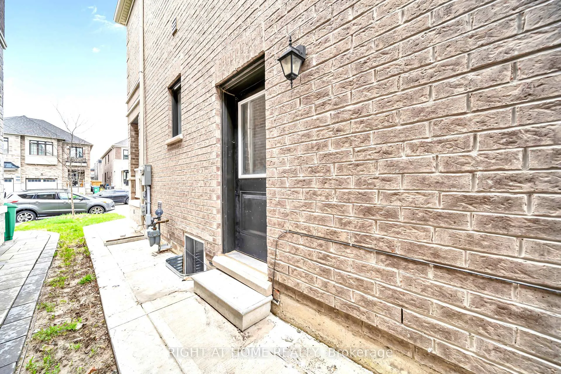 Photo 2 of 35 Hubbell_Basement Floor Road, Brampton, Bram West — HOMEH