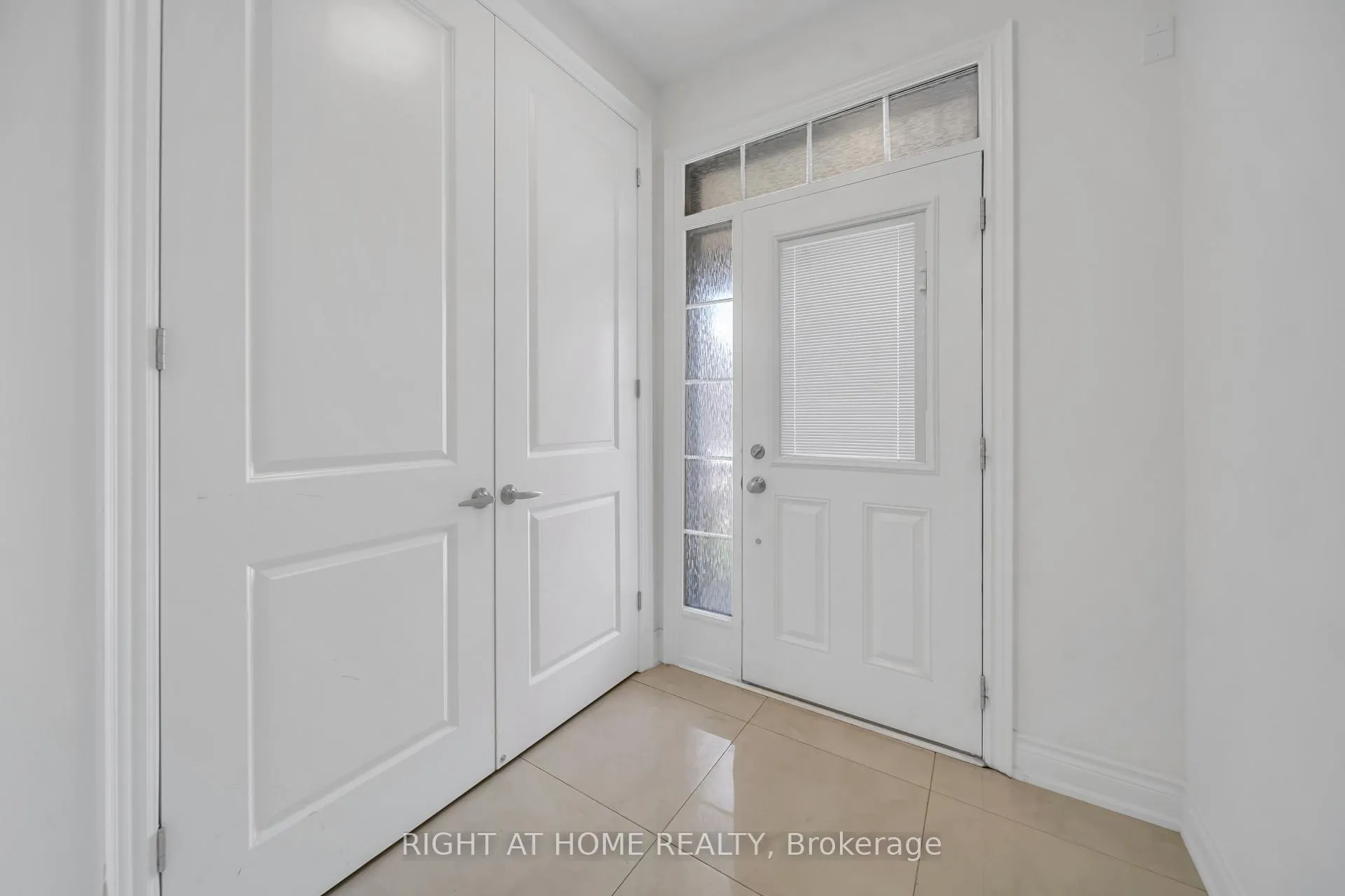 Photo 3 of 35 Hubbell_Main Floor Road, Brampton, Bram West — HOMEH