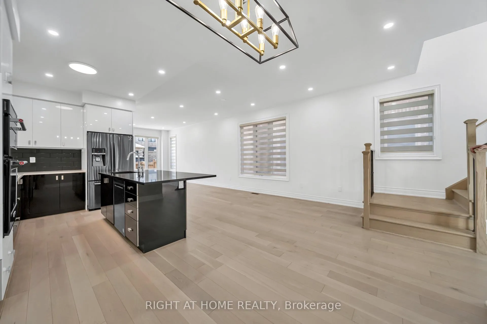 Photo 6 of 35 Hubbell_Main Floor Road, Brampton, Bram West — HOMEH